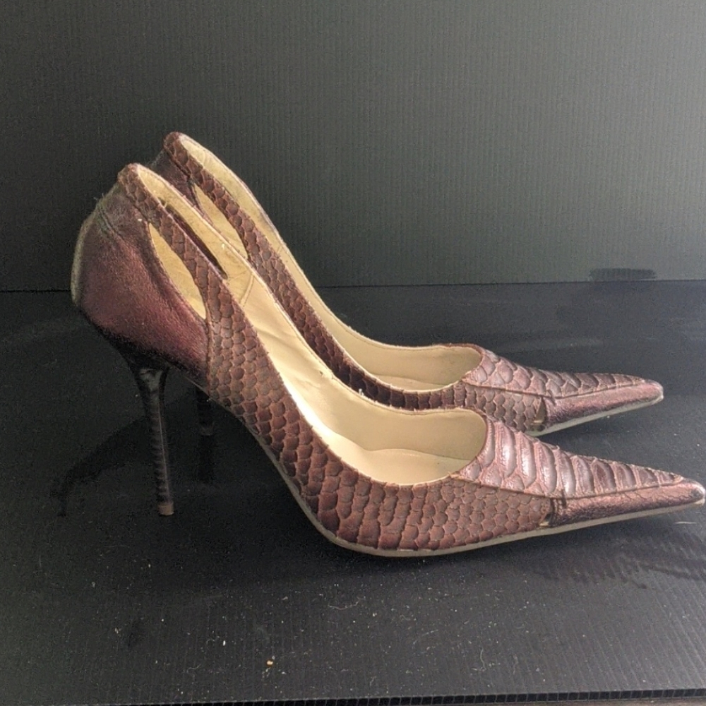 Shoes - Picture 2 of 4